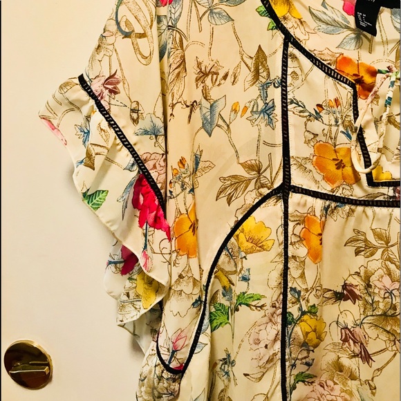 Feminine Flowy Floral Top - Picture 3 of 4